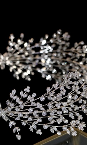 تاج للعرائس | B